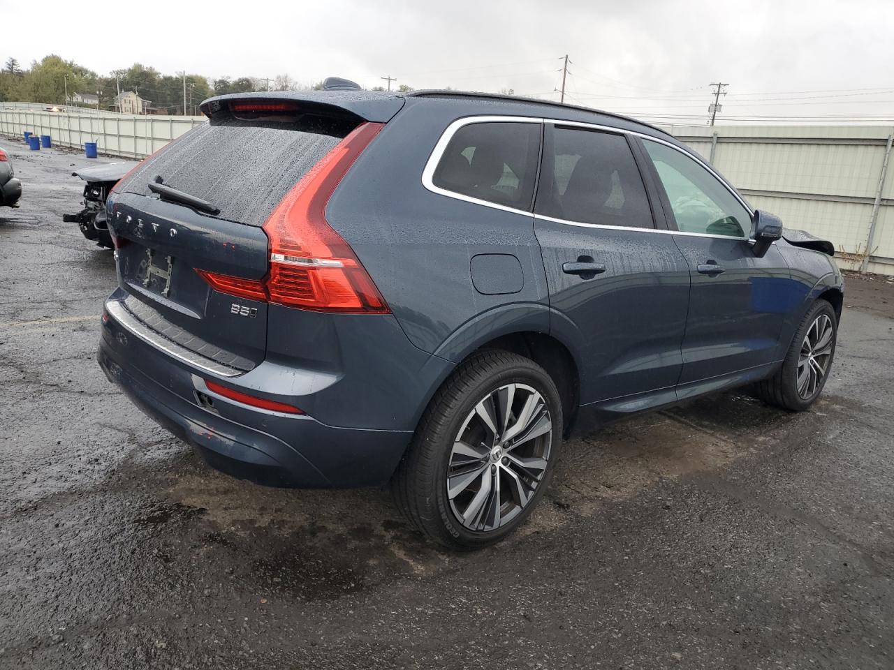 VOLVO XC60 B5 MOMENTUM