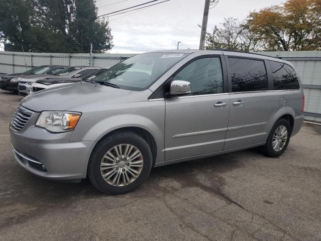 2016 CHRYSLER TOWN & COU - 2C4RC1CG3GR261121
