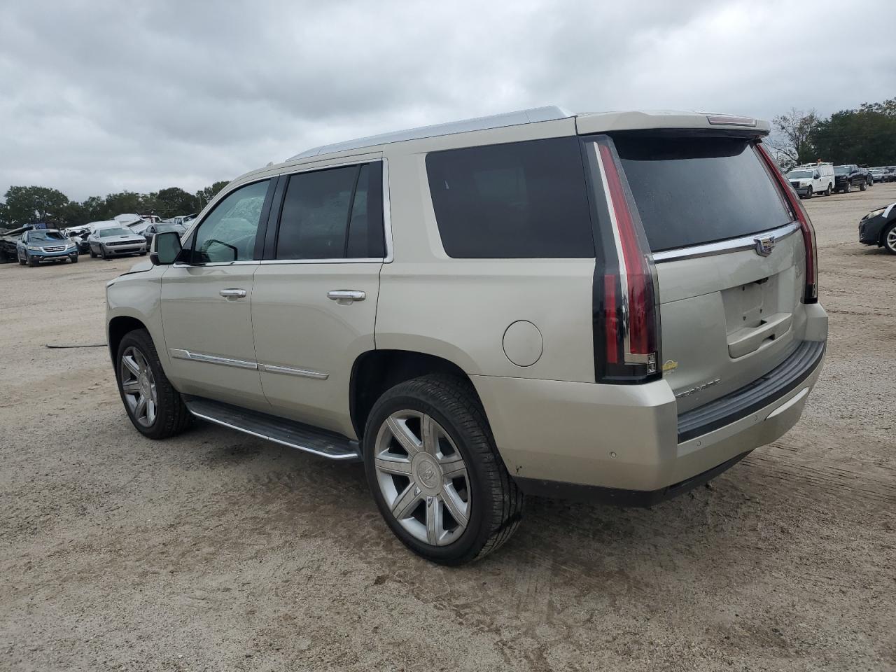 CADILLAC ESCALADE LUXURY