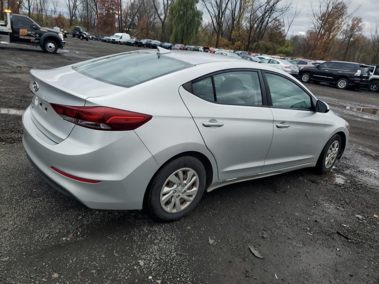 HYUNDAI ELANTRA SE