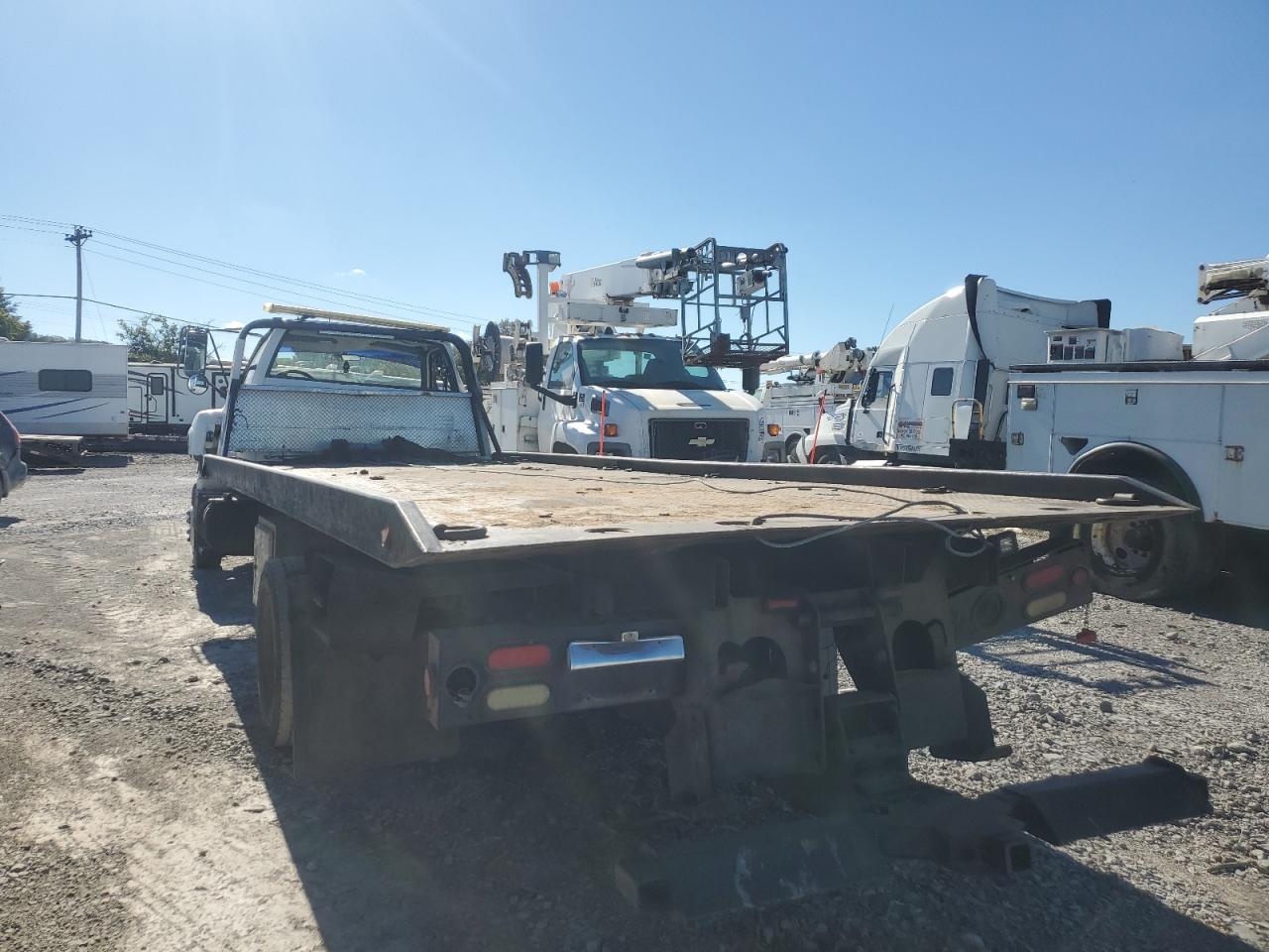 Lot #3302823907 2002 CHEVROLET C6500