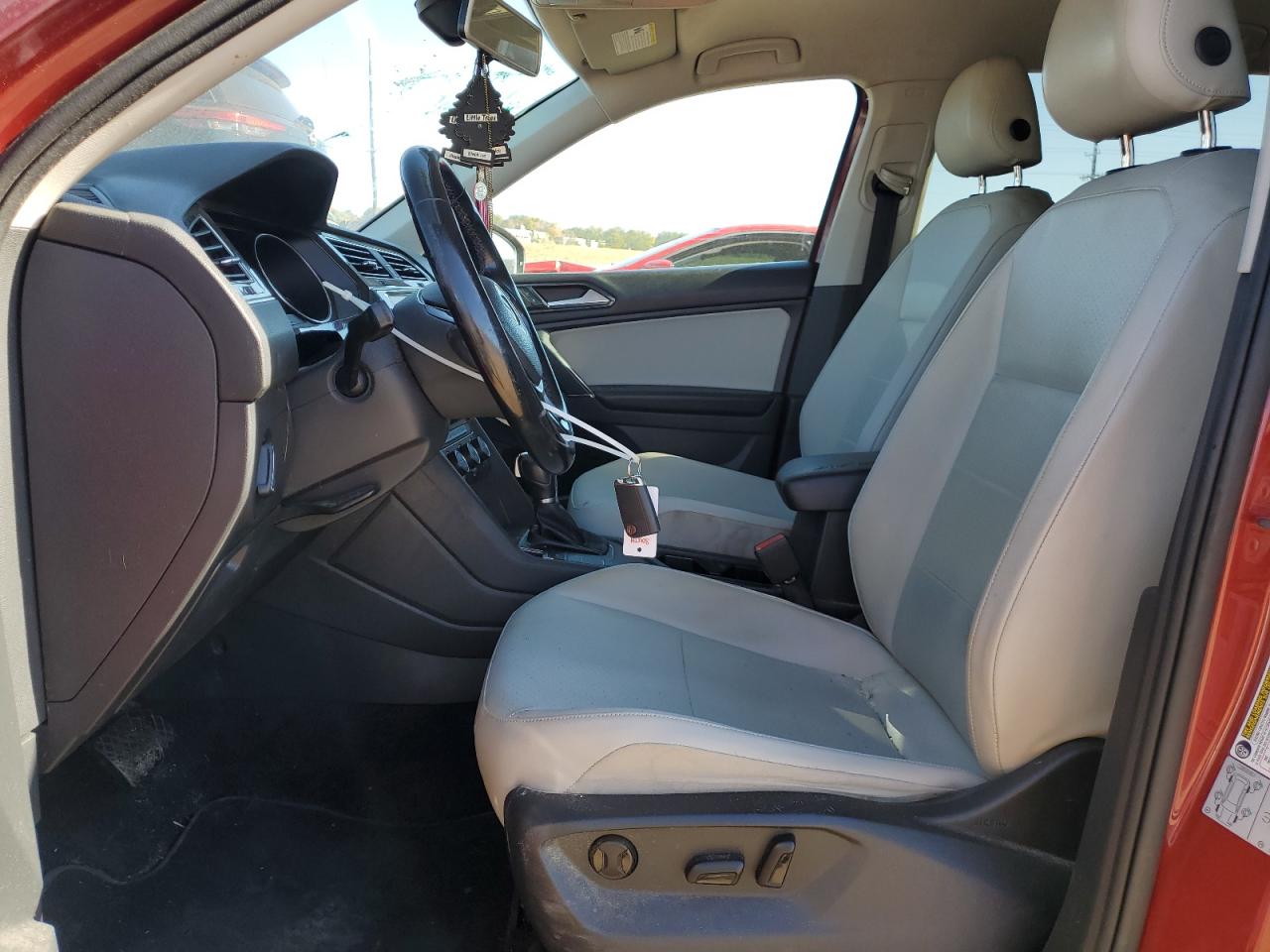 VOLKSWAGEN TIGUAN SE