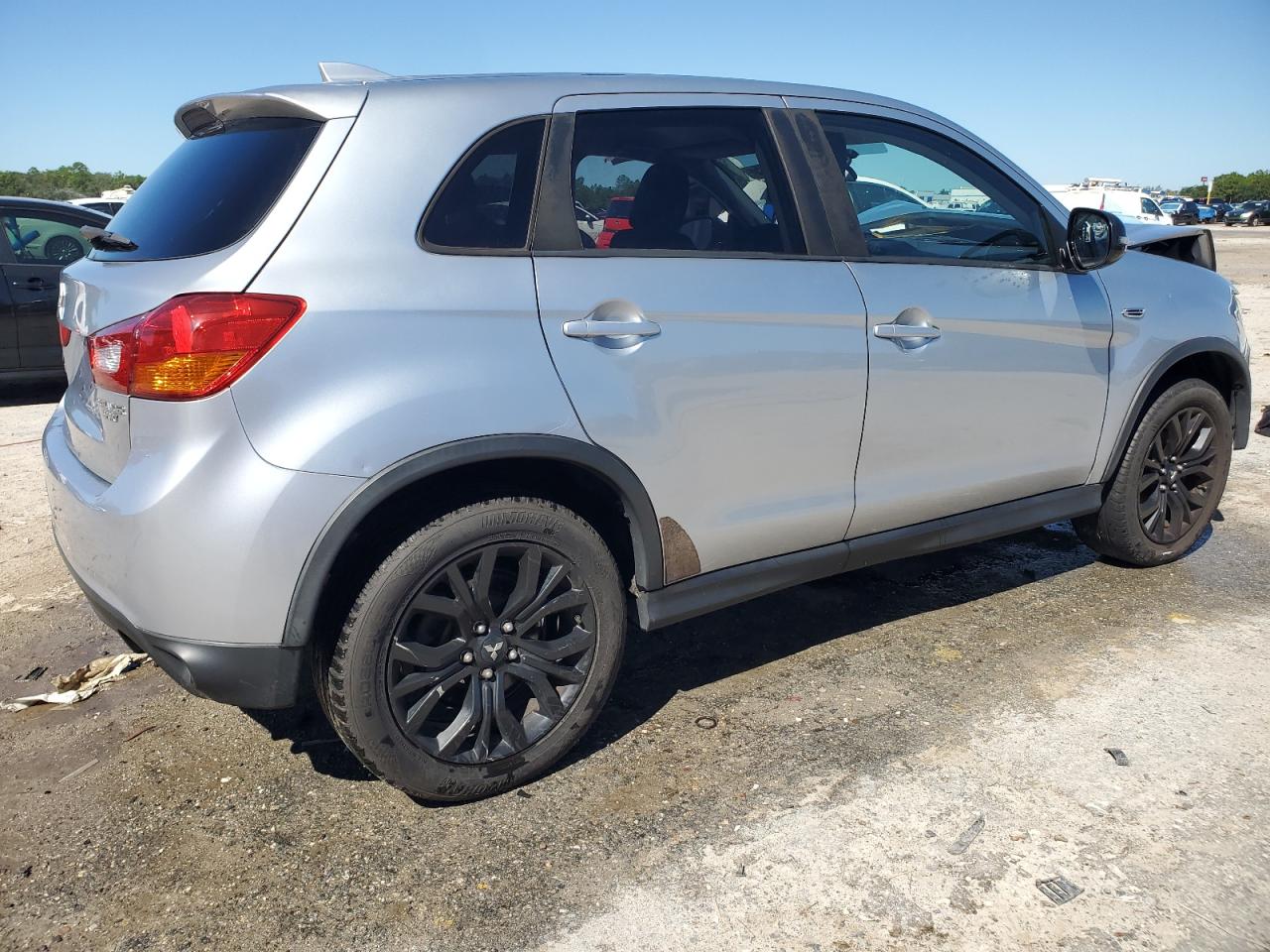 MITSUBISHI OUTLANDER ES