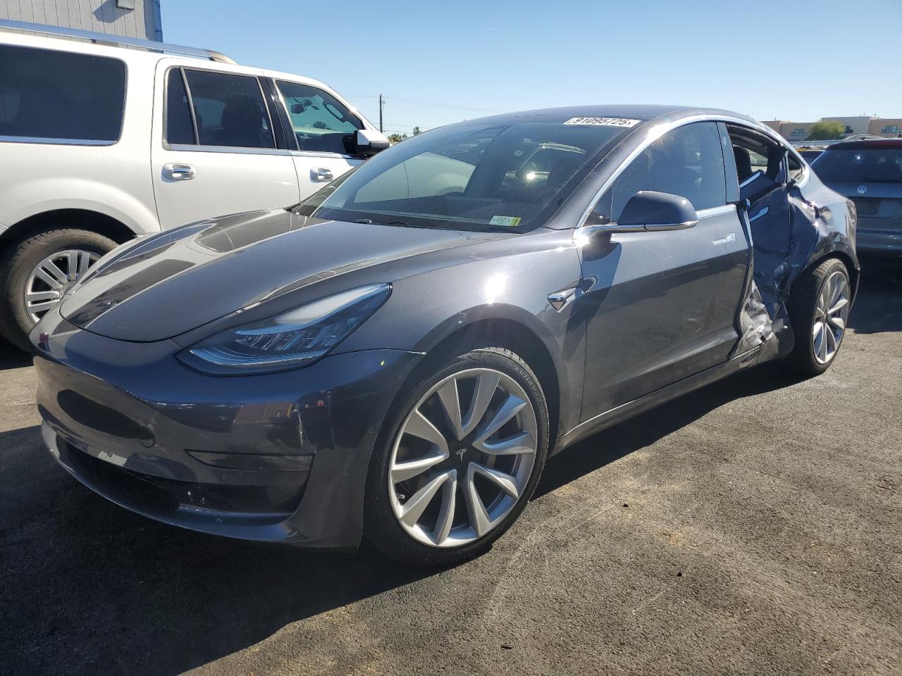 TESLA MODEL 3