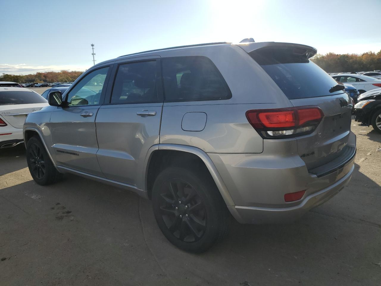 JEEP GRAND CHEROKEE LAREDO