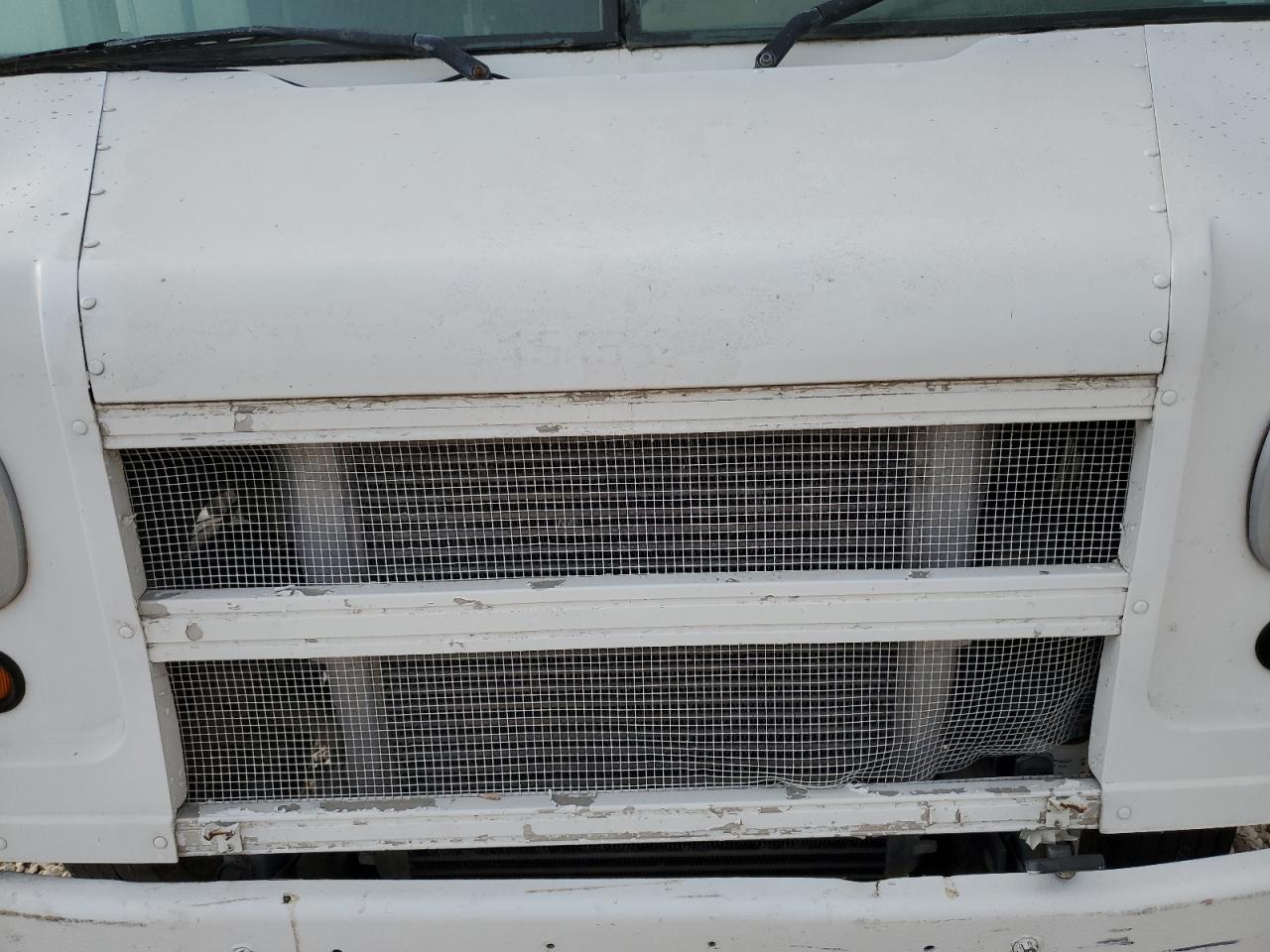 Lot #3296929832 2004 FREIGHTLINER CHASSIS M