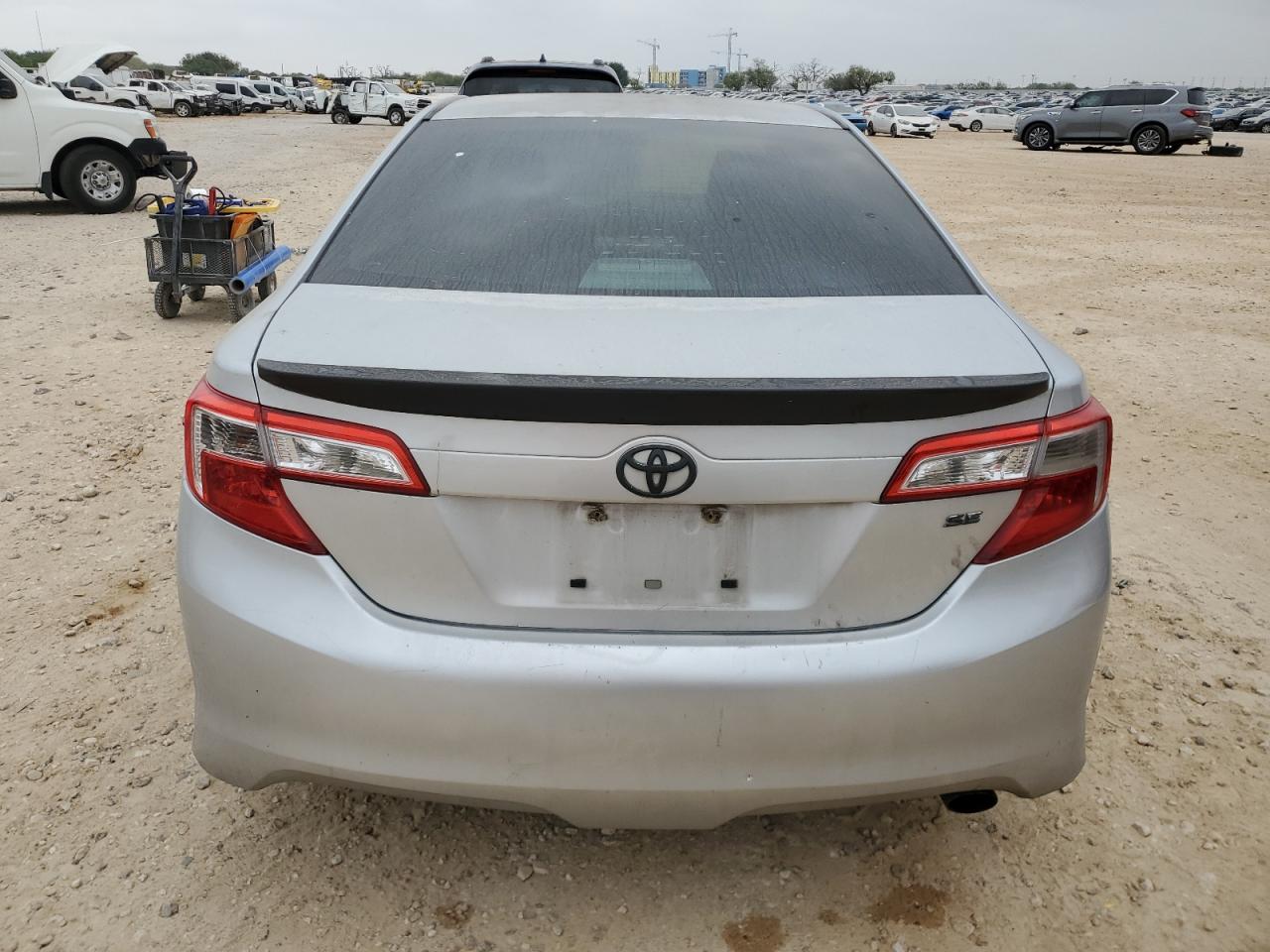 TOYOTA CAMRY BASE