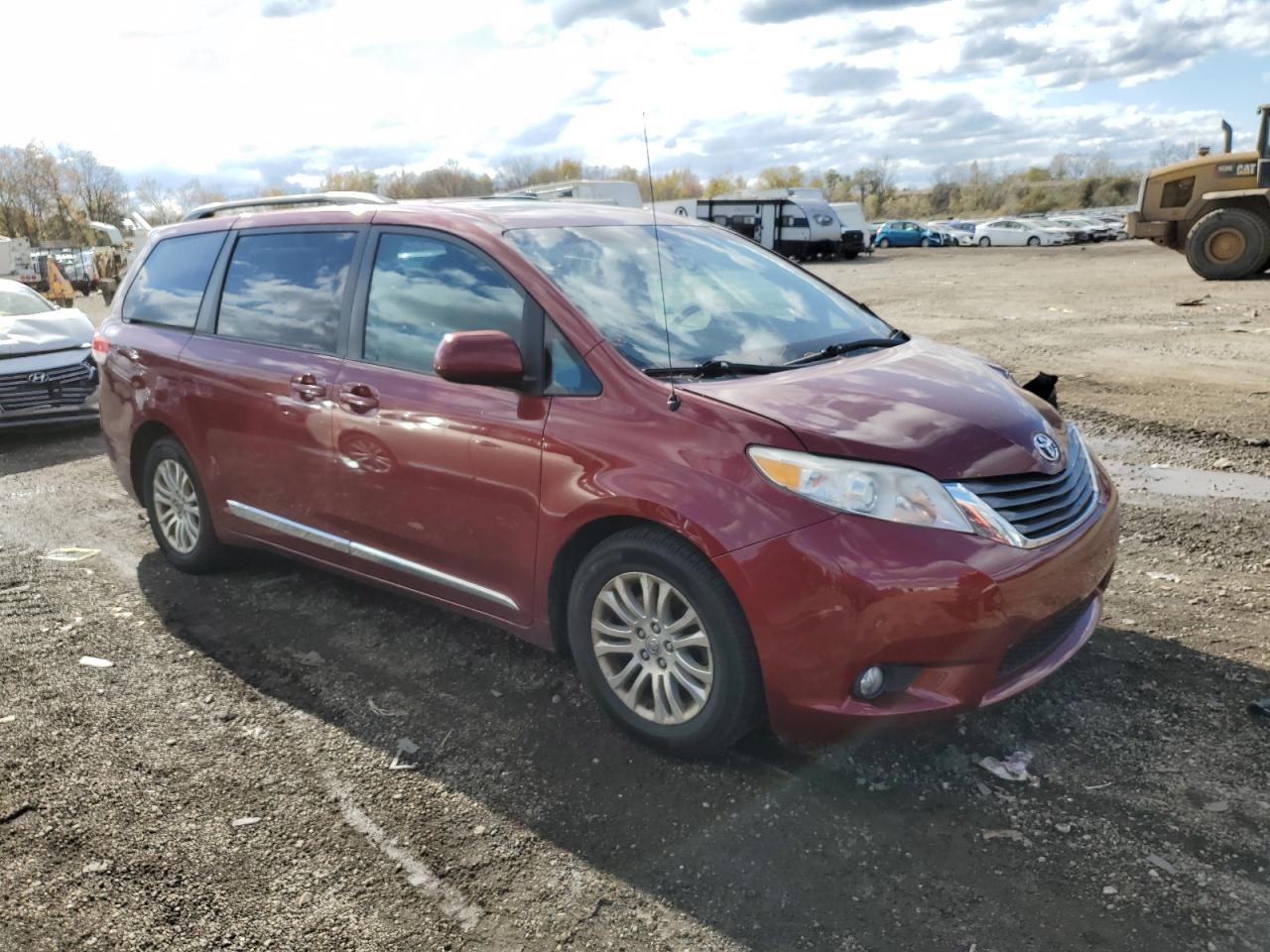 TOYOTA SIENNA XLE