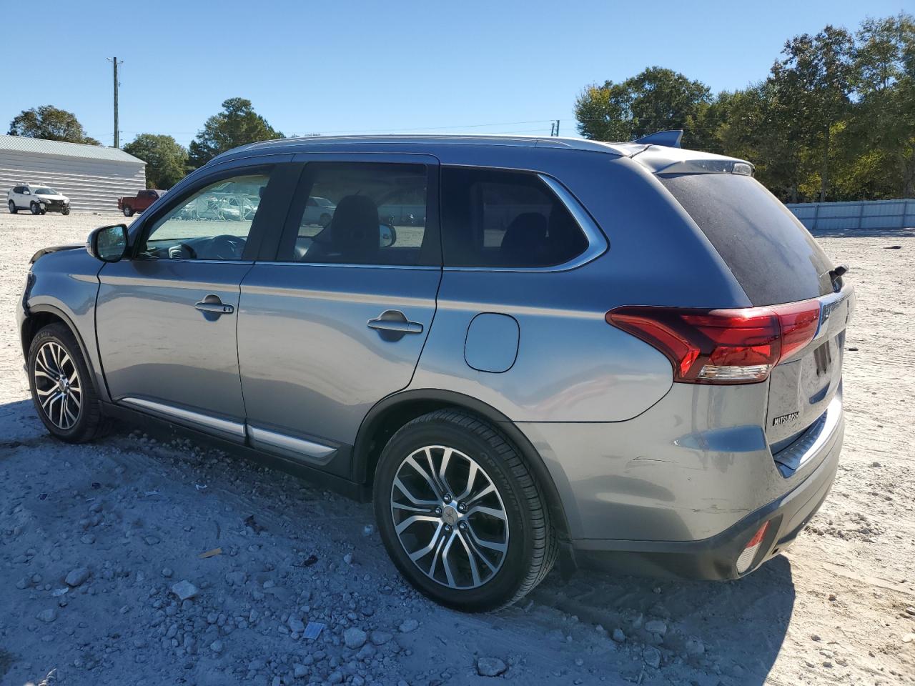 MITSUBISHI OUTLANDER SE