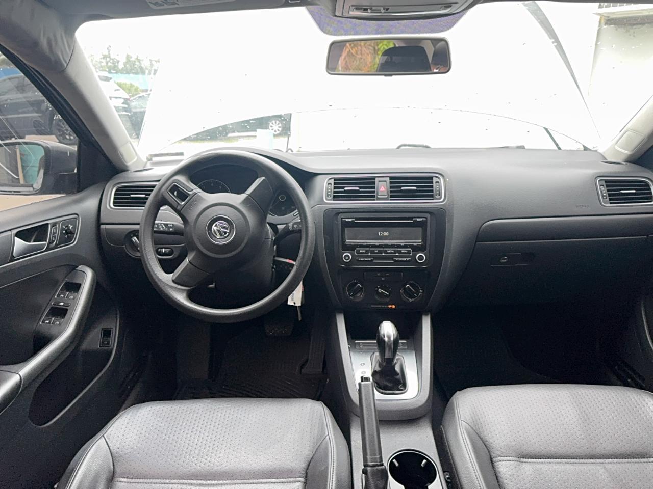 VOLKSWAGEN JETTA SE