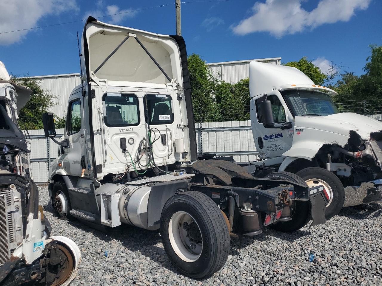 Lot #3265096934 2017 FREIGHTLINER CASCADIA 1
