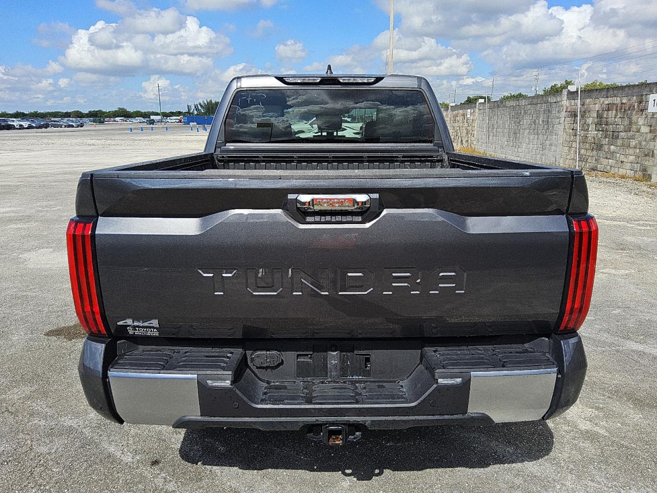 TOYOTA TUNDRA CREWMAX LIMITED