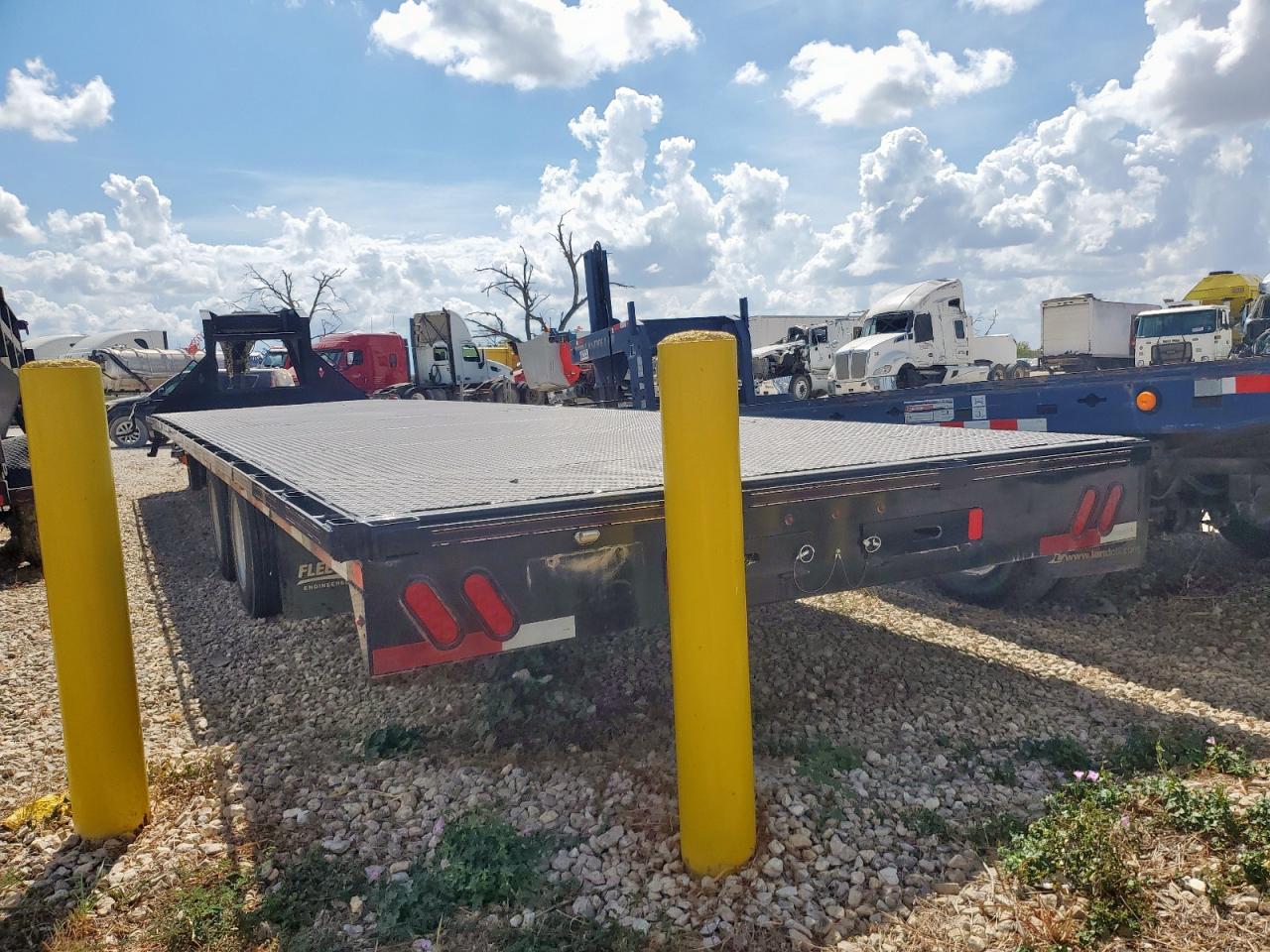 Lot #3268427758 2020 DIAMOND C UNKNOWN