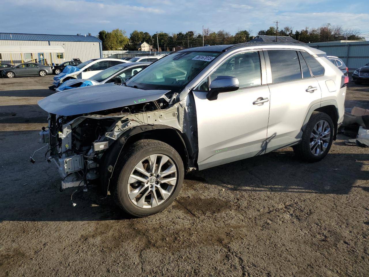 TOYOTA RAV4 XLE PREMIUM