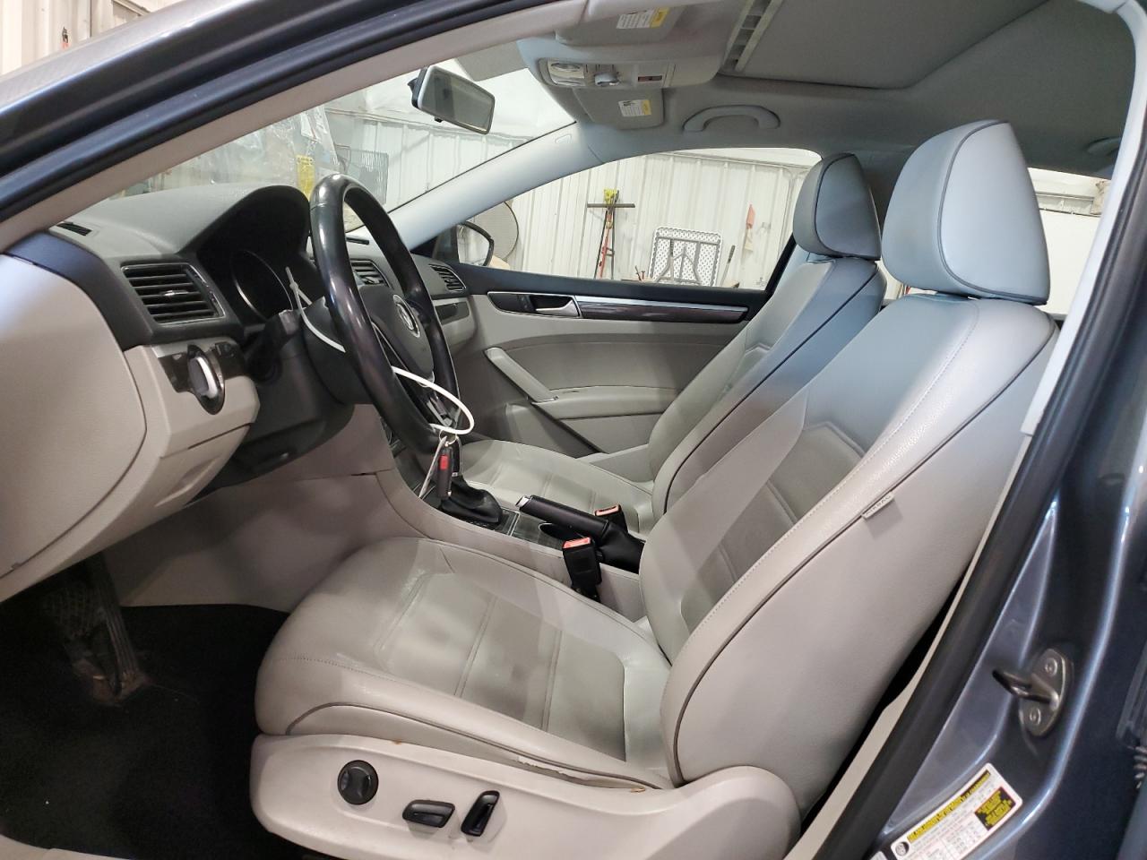 VOLKSWAGEN PASSAT SE