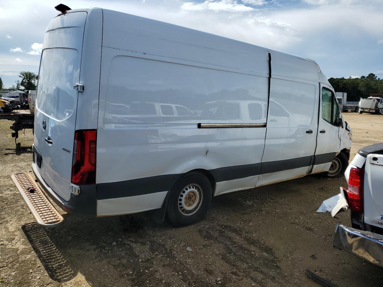 MERCEDES-BENZ SPRINTER 2500