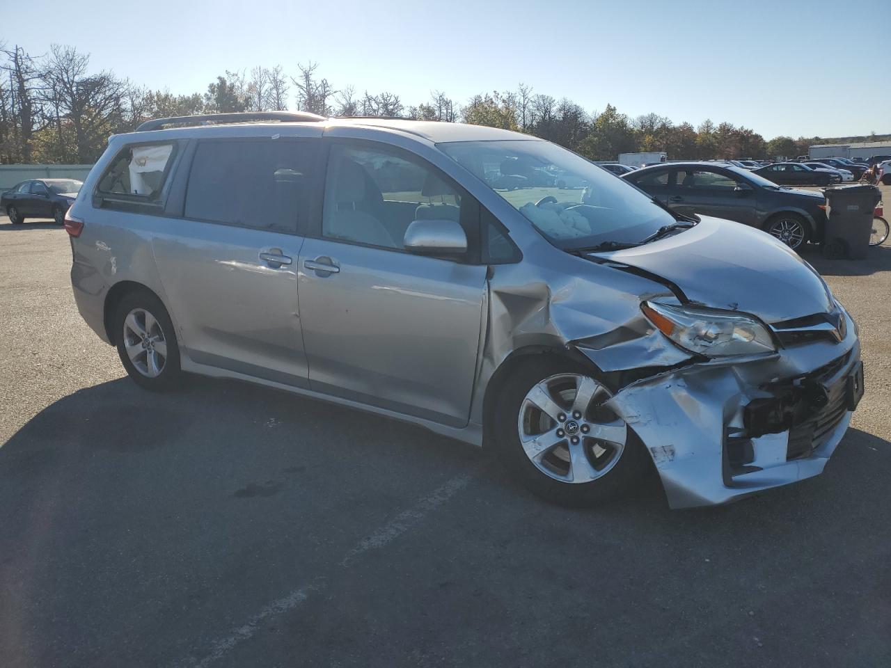Lot #3302948620 2018 TOYOTA SIENNA LE