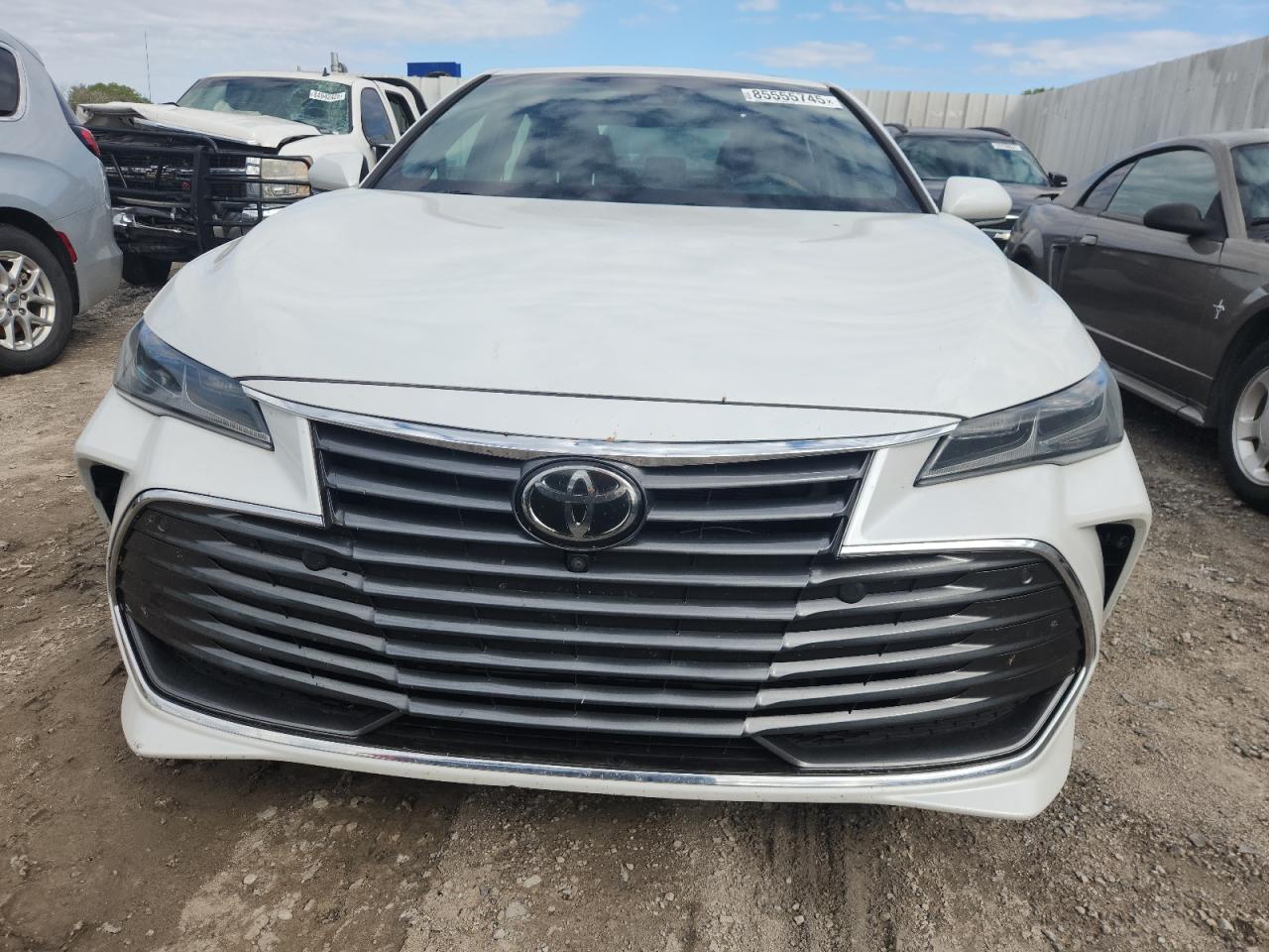 TOYOTA AVALON XLE