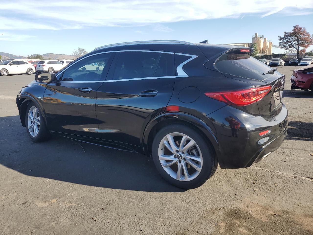 INFINITI QX30 PURE