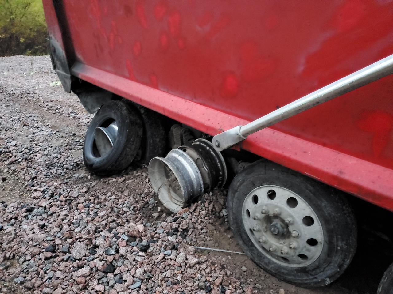 Lot #3298048143 2009 MACK 800 GU800