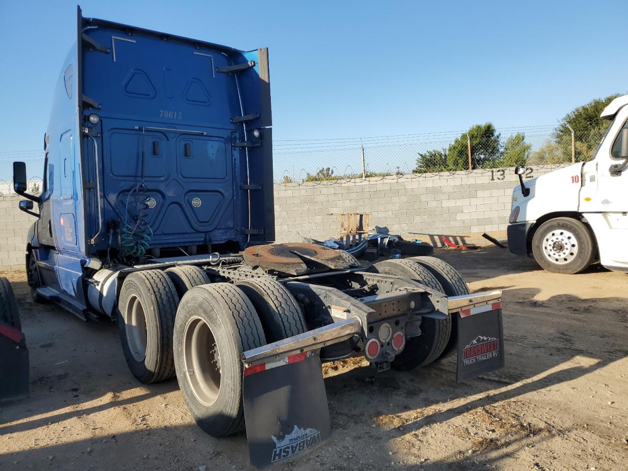 Lot #3281695933 2020 FREIGHTLINER CASCADIA 1