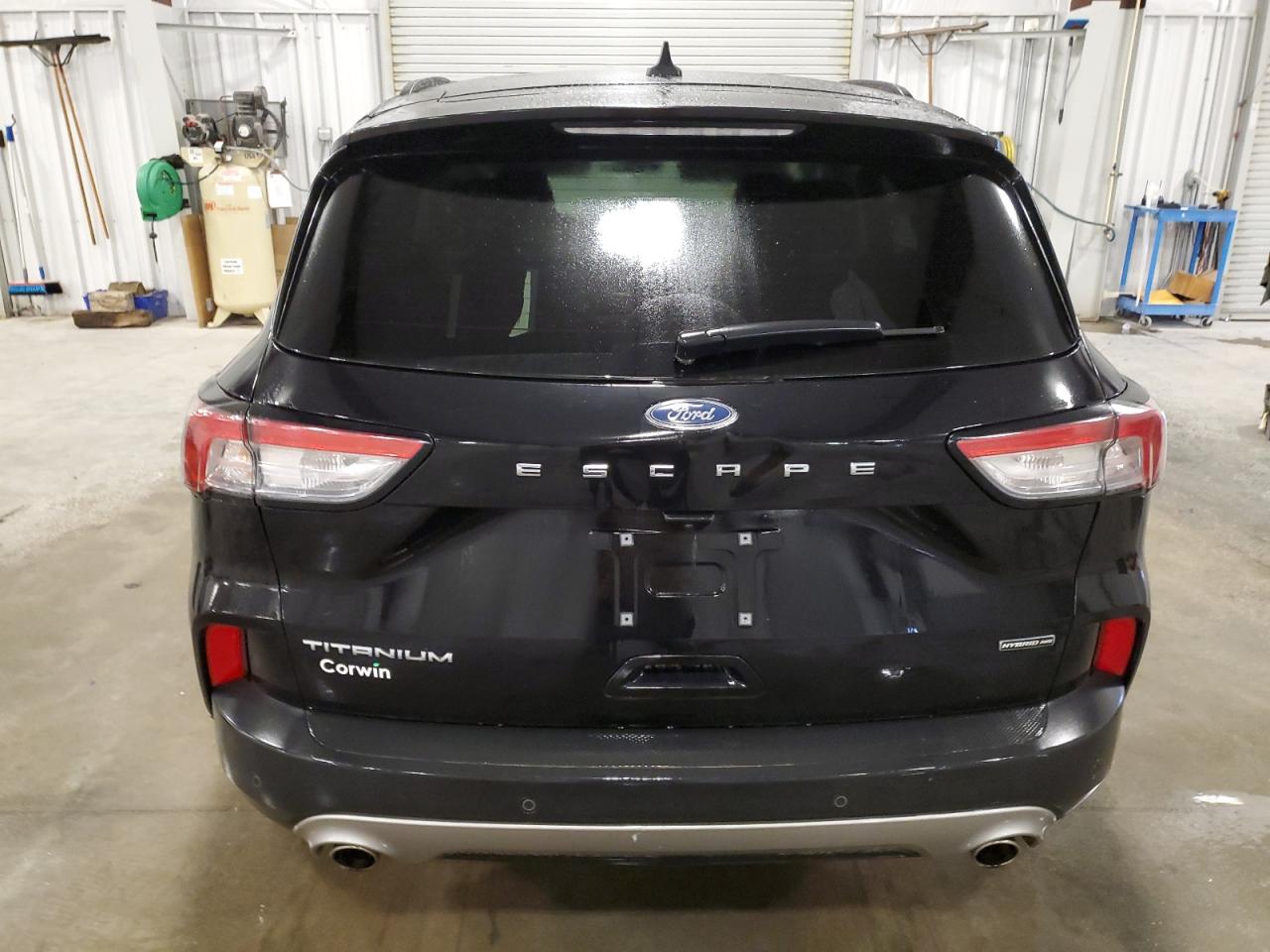 FORD ESCAPE TITANIUM