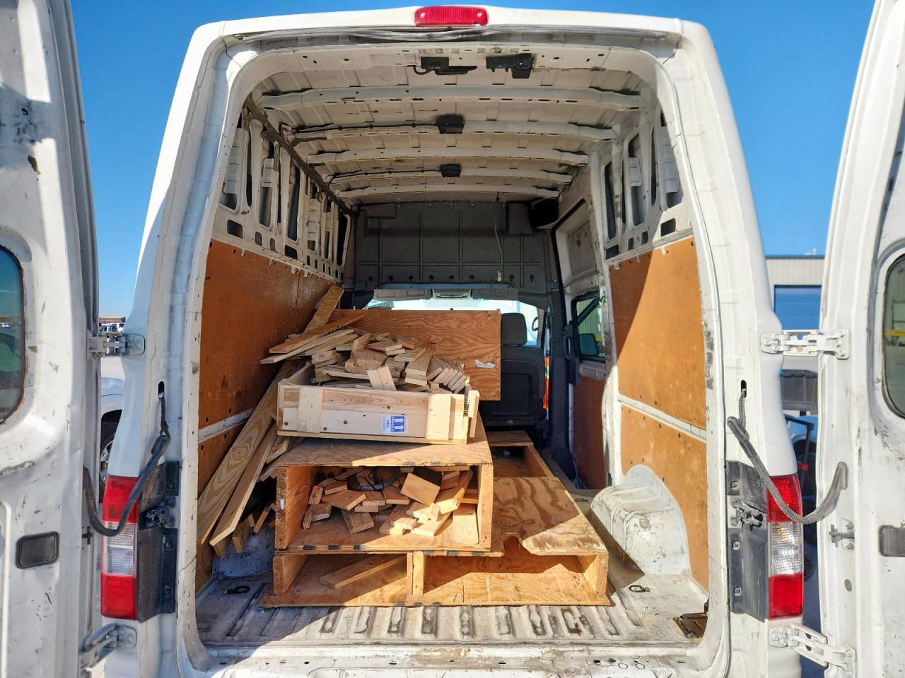 NISSAN NV2500 2500 S