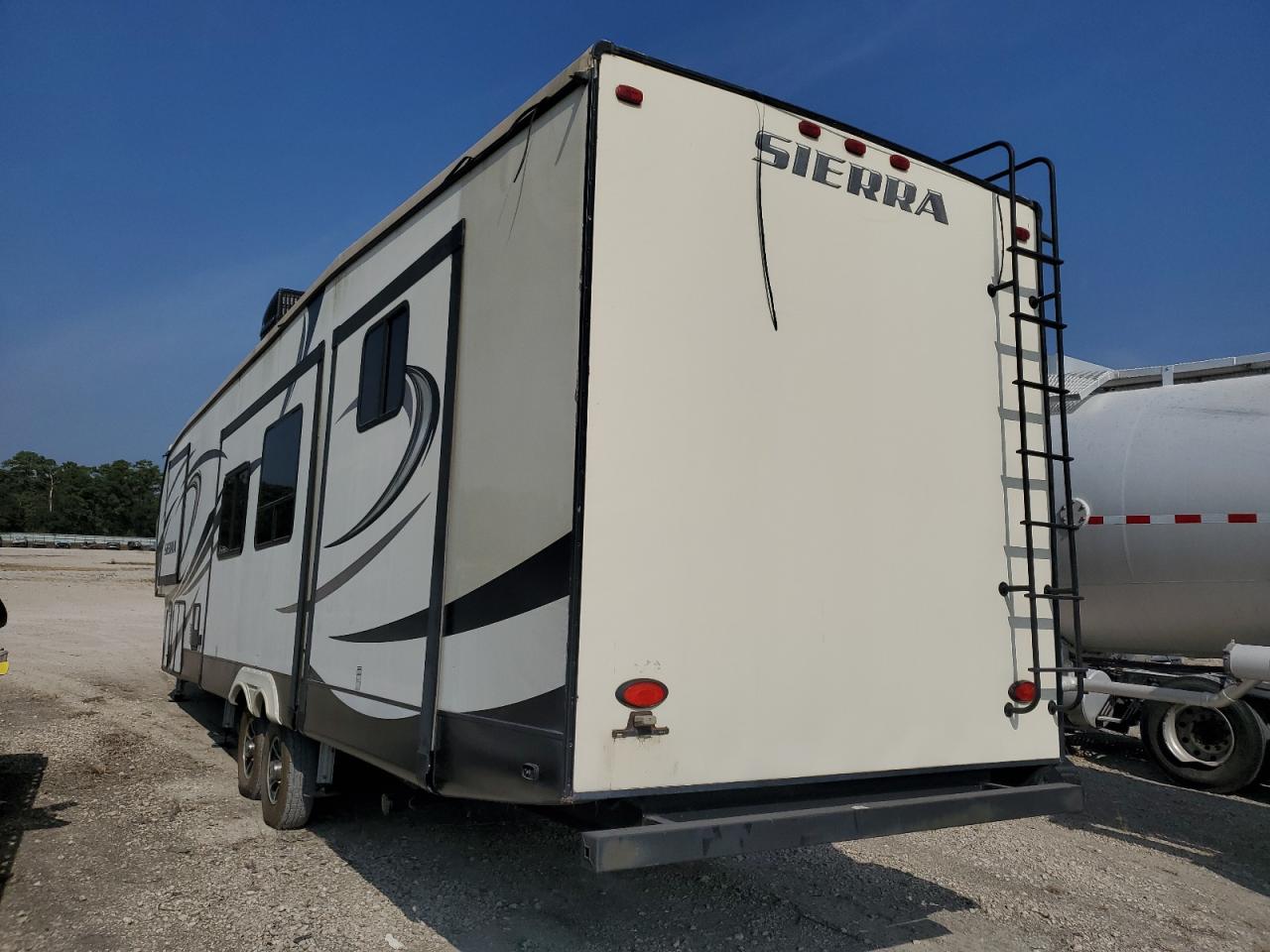 Lot #3303865708 2017 WILDWOOD SIERRA