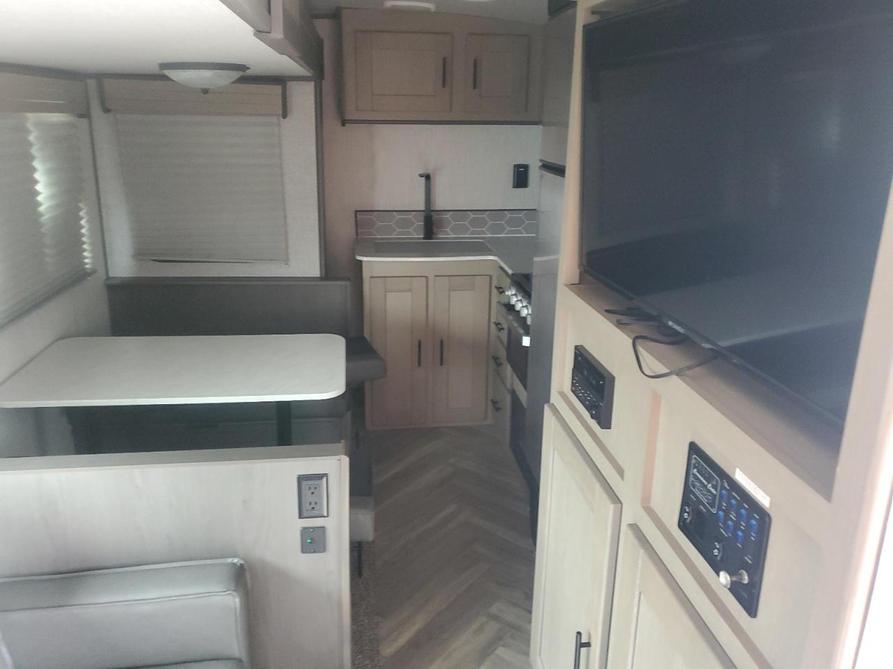 Lot #3284038913 2021 CRSC TRAVEL TL