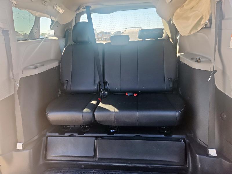 2015 TOYOTA SIENNA SE 5TDXK3DC7FS676854