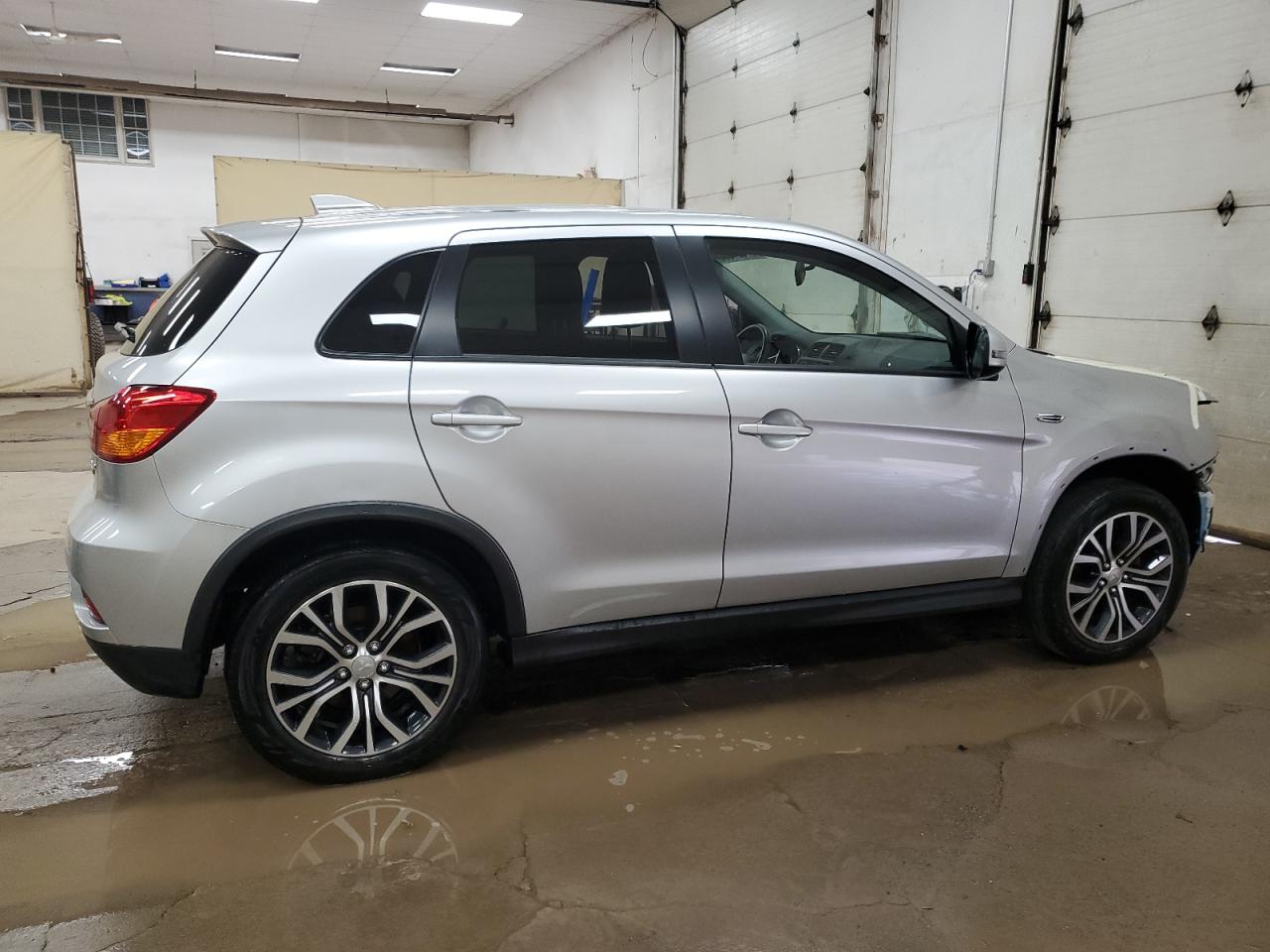 MITSUBISHI OUTLANDER ES