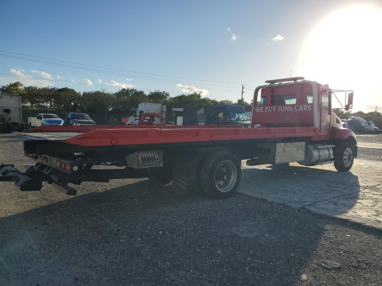 Lot #3284626334 2010 KENWORTH CONSTRUCTI