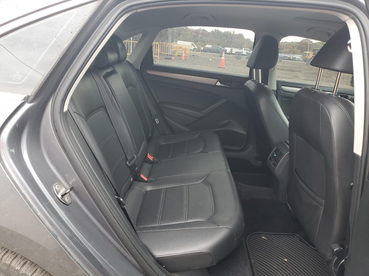 VOLKSWAGEN PASSAT SE