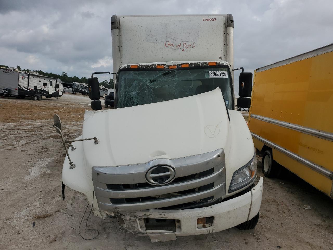 Lot #3268843237 2012 HINO 258/268