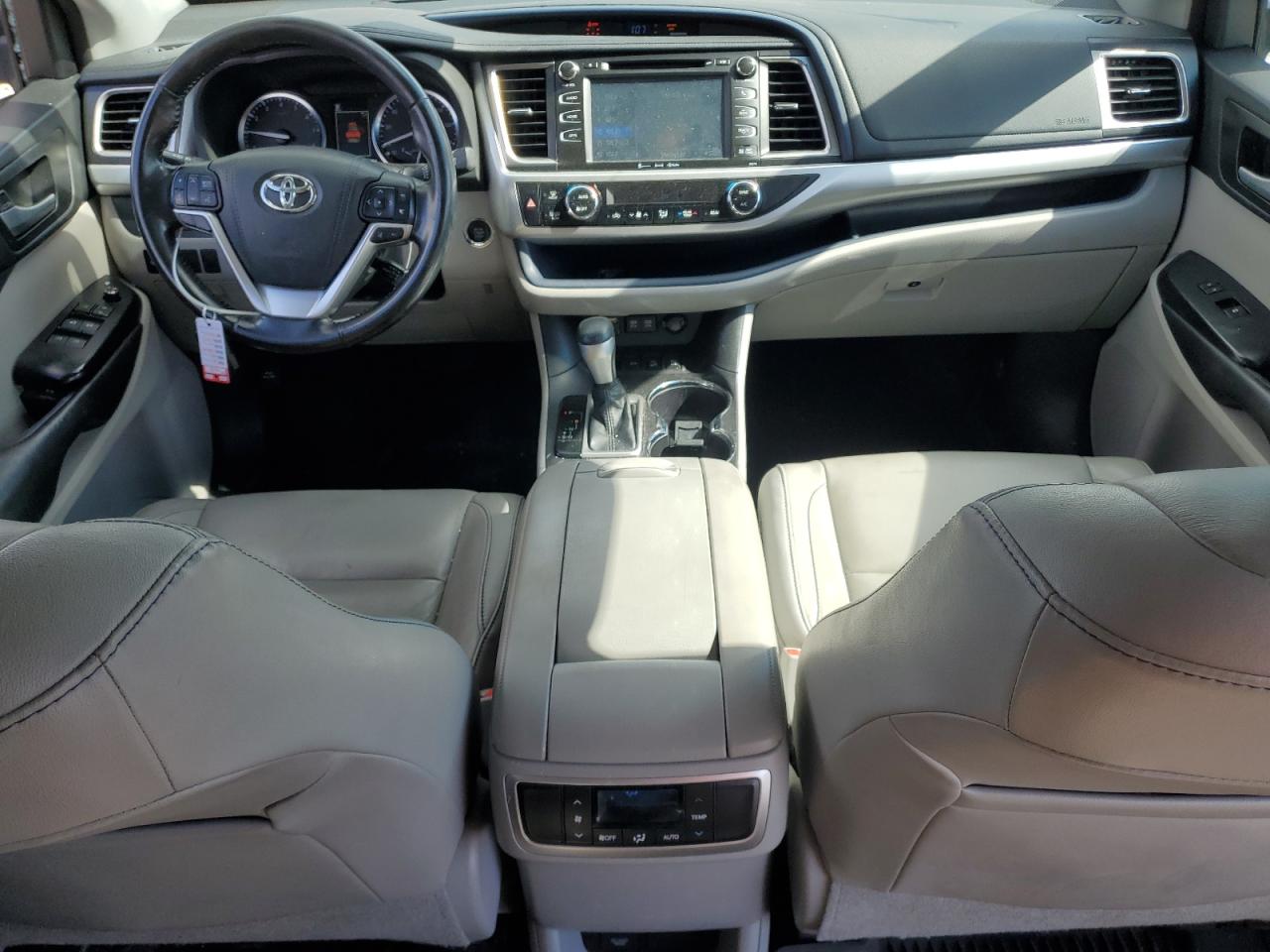 TOYOTA HIGHLANDER SE