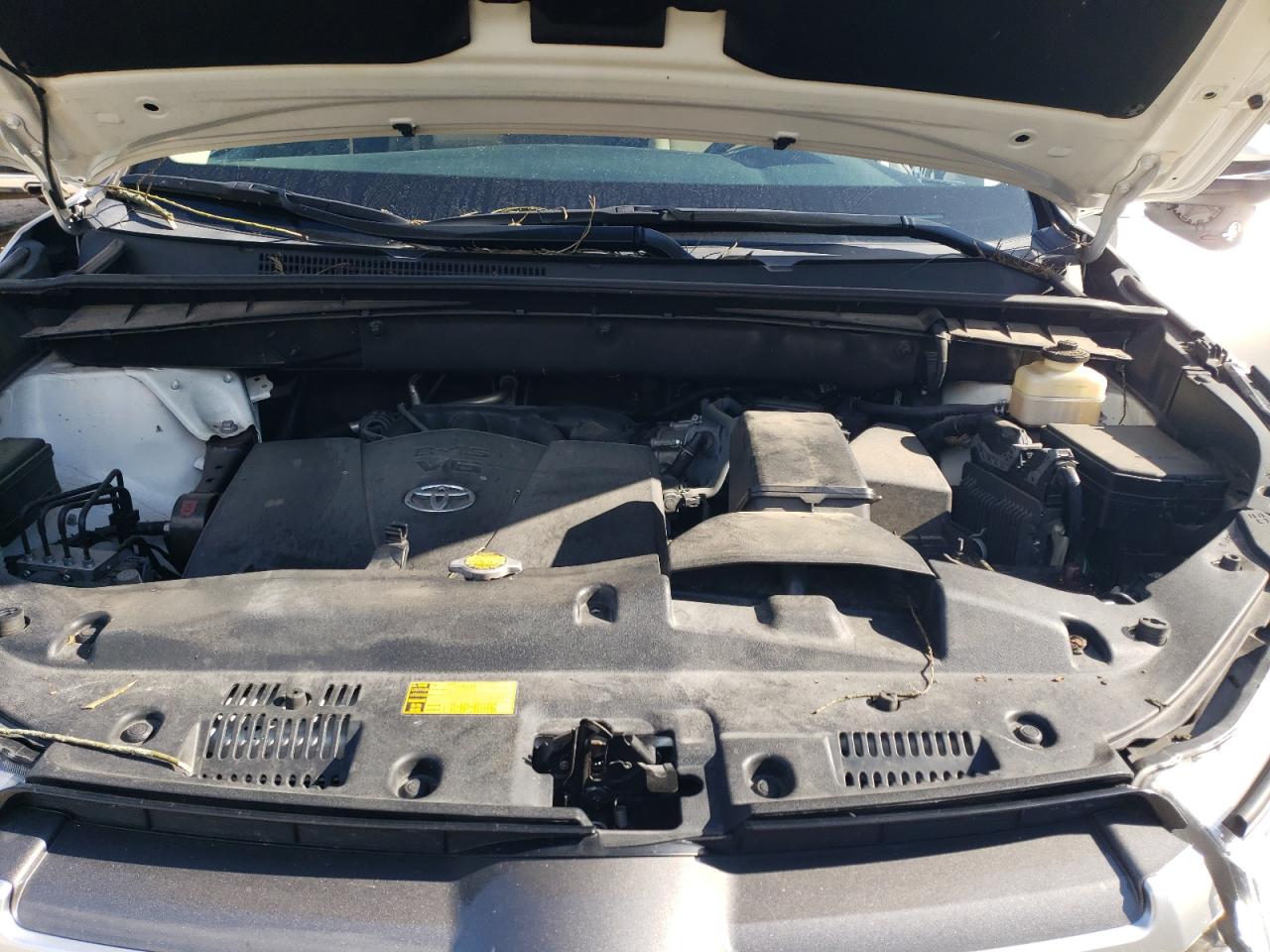 TOYOTA HIGHLANDER SE