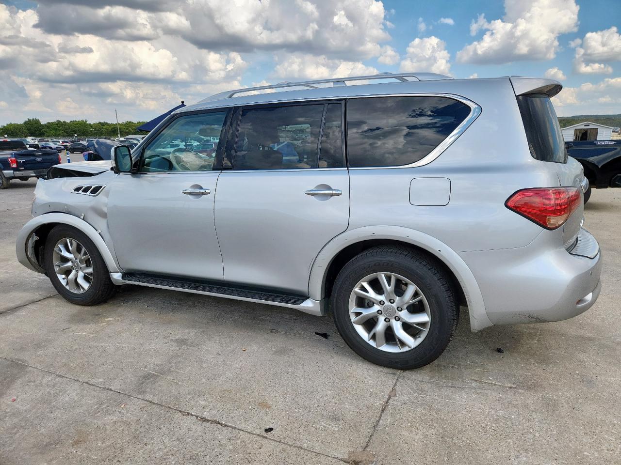 INFINITI QX56