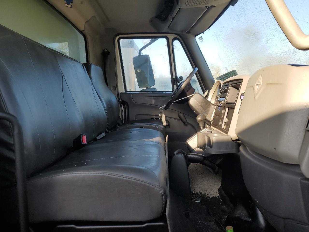 Lot #3292302318 2017 INTERNATIONAL 4000 4300