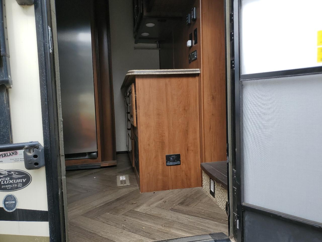 Lot #3281750954 2017 JAYCEE NORTH POIN