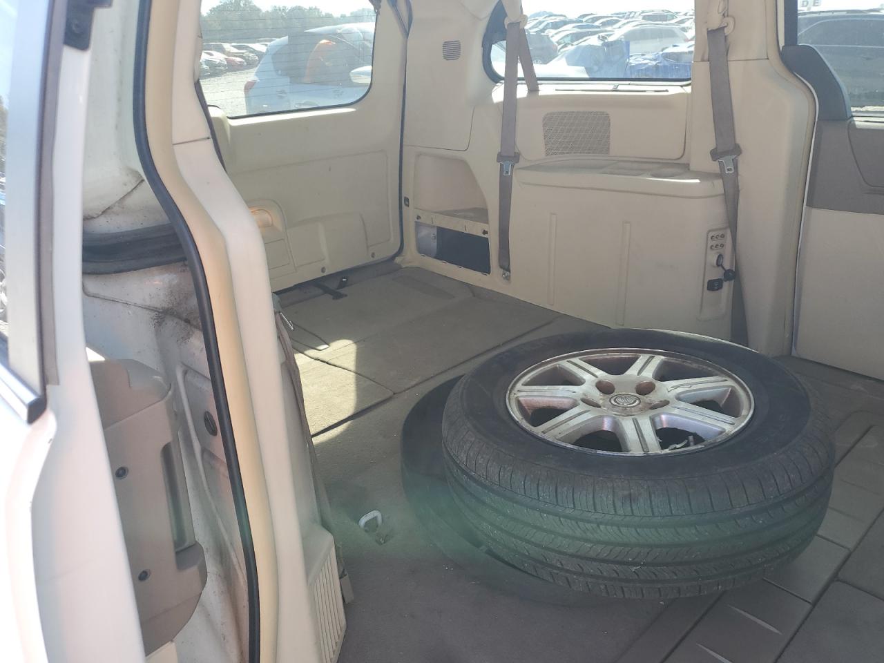 Lot #3282564899 2009 CHRYSLER TOWN & COU