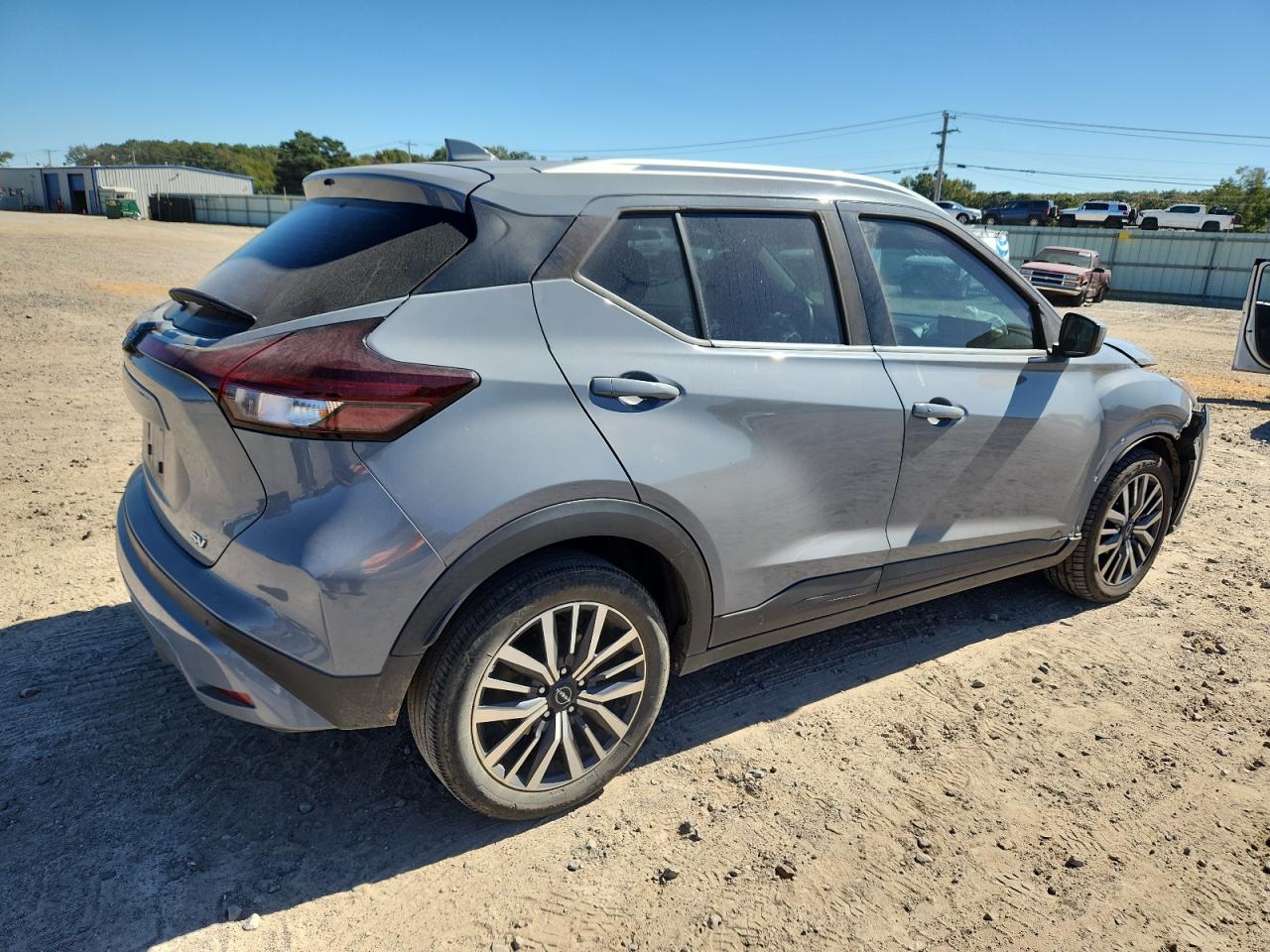 NISSAN KICKS SV