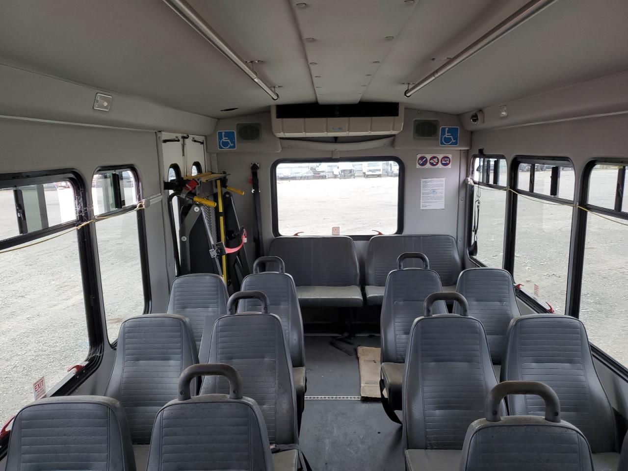 FORD ECONOLINE E450 SUPER DUTY CUTAWAY VAN