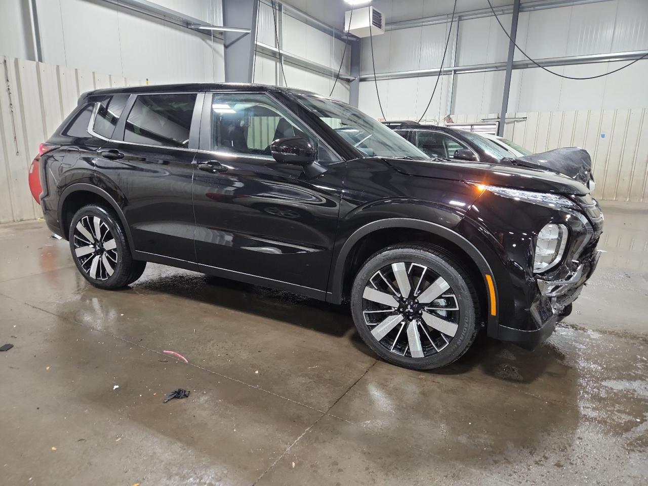 MITSUBISHI OUTLANDER SE