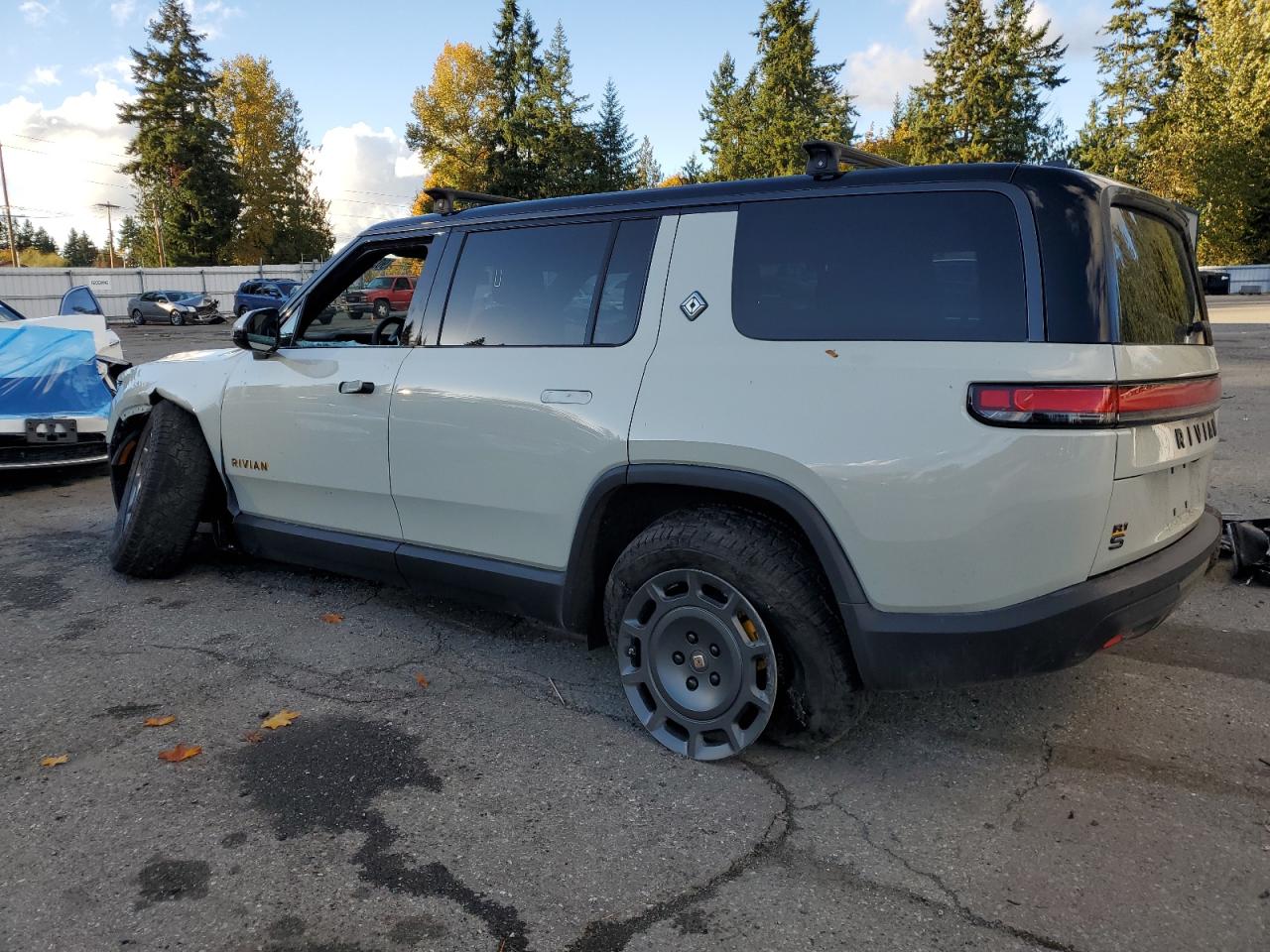 RIVIAN R1S ADVENTURE