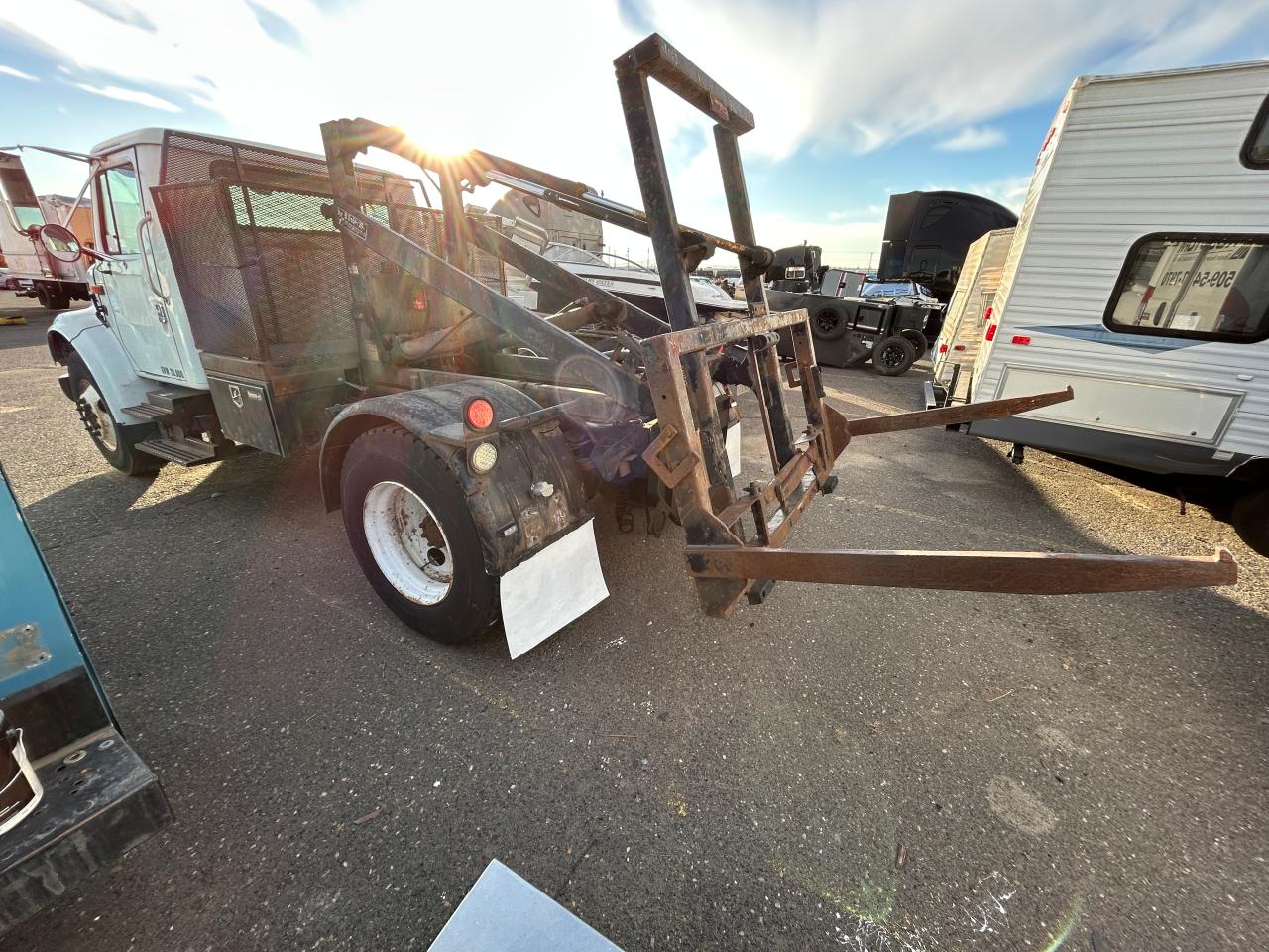 Lot #3273768406 2001 INTERNATIONAL 4000 4700