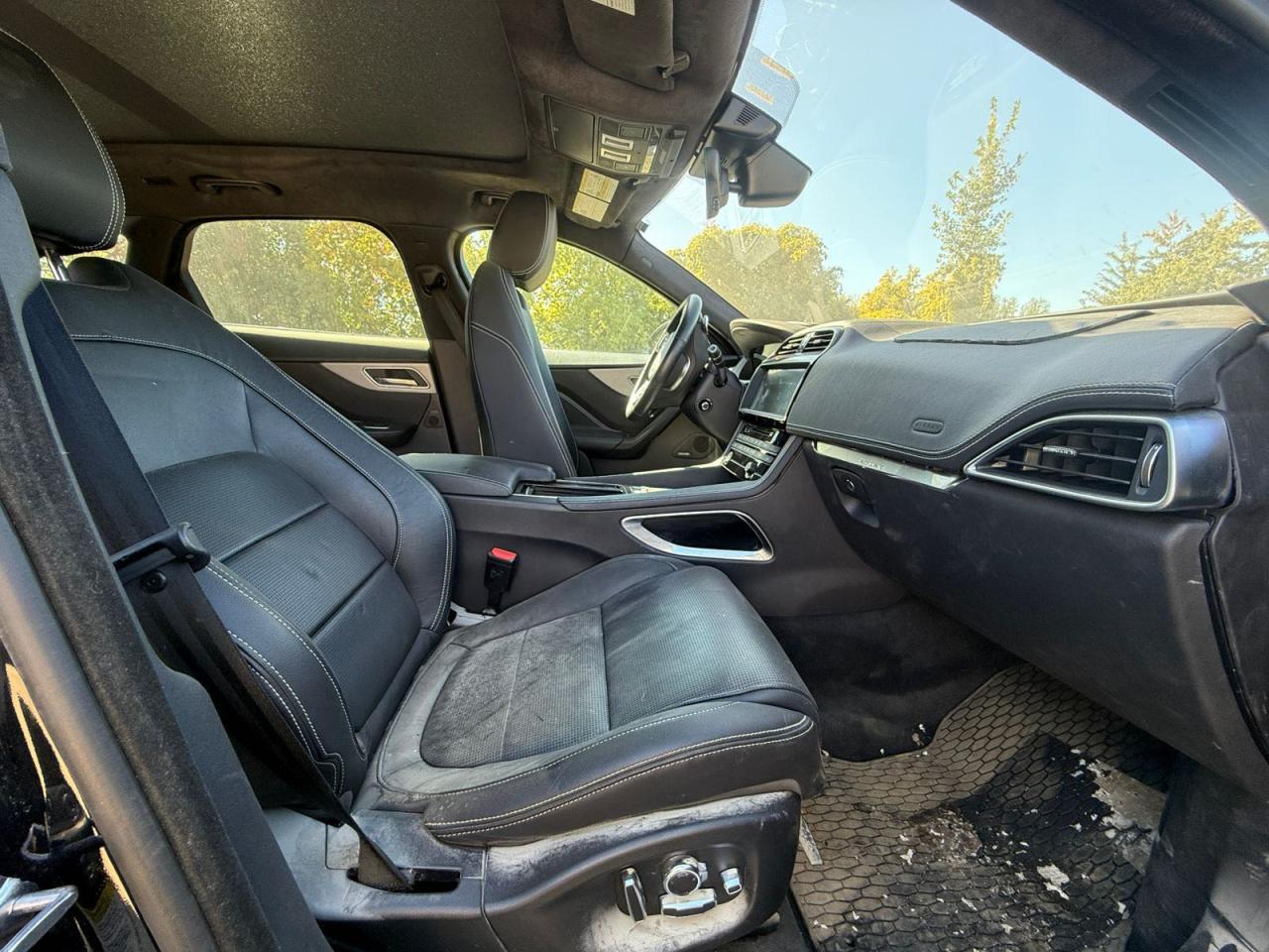 JAGUAR F-PACE R - SPORT