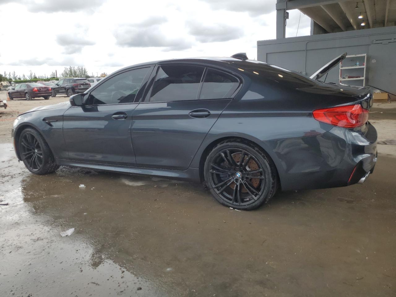 BMW M5 BASE