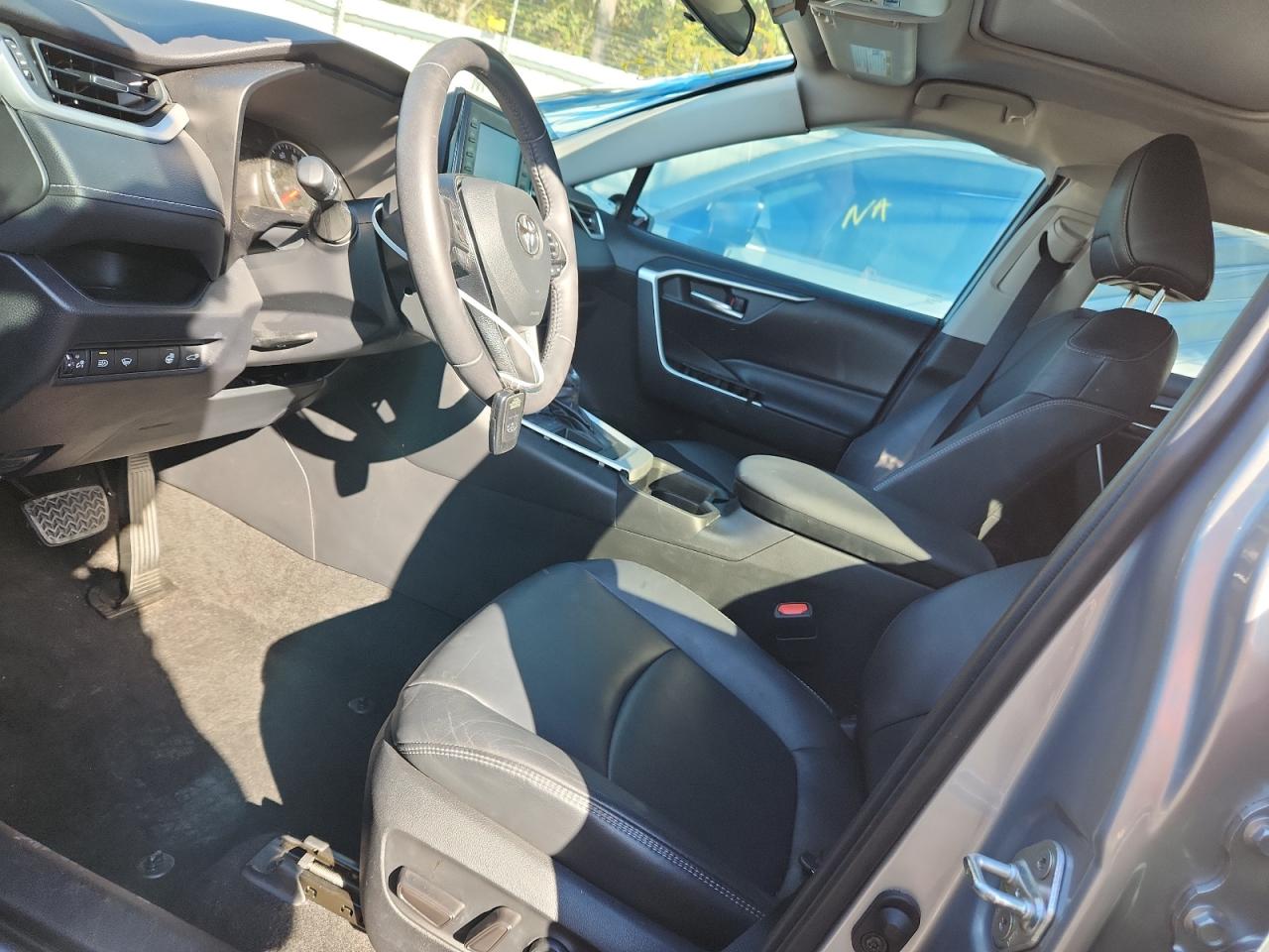 TOYOTA RAV4 XLE PREMIUM