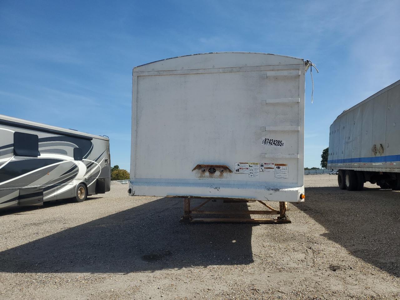 Lot #3301709361 2010 KBH HOPPER
