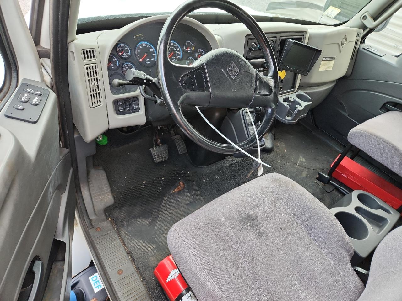 Lot #3282464570 2019 INTERNATIONAL 4300